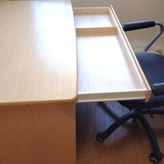 机・椅子セットの画像