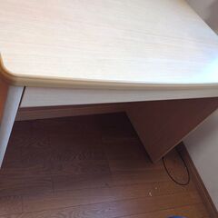 机・椅子セットの画像