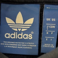 adidasパーカートレーナーの画像