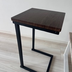 サイドテーブルの画像