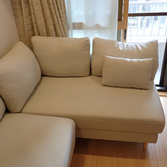 ３点セットのL字型ソファとオットマンの画像