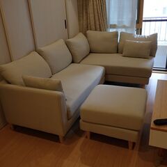 ３点セットのL字型ソファとオットマンの画像