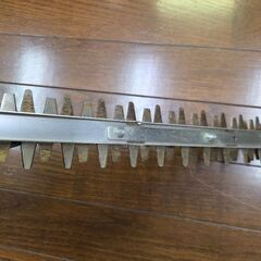 マキタ 10.8V充電式ポールバリカン MUN300LDの画像