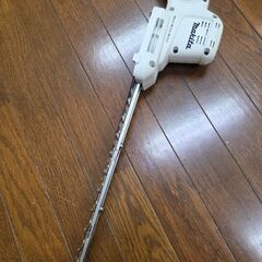 マキタ 10.8V充電式ポールバリカン MUN300LDの画像