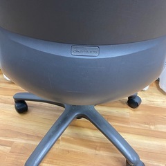 キャスター付ビジネスチェアーの画像