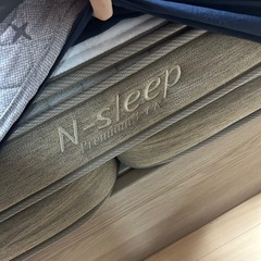 【話中/無料】ニトリ プレミアム クイーンマットレス＋高級ベッドフレーム セット（状態良好）の画像