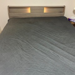 【話中/無料】ニトリ プレミアム クイーンマットレス＋高級ベッドフレーム セット（状態良好）の画像