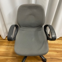 キャスター肘掛け付ビジネスチェアーの画像