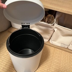 ゴミ箱の画像
