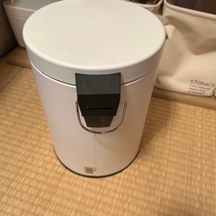 ゴミ箱の画像