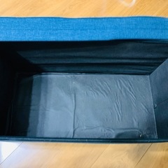 座れる収納ボックスの画像
