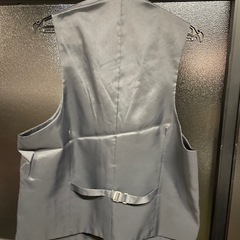 グレー ストライプ スーツベストの画像