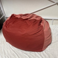 赤　ビーズクッション の画像