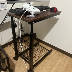 パソコンデスクトップサイドテーブルの画像