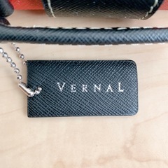 【新品未使用】VERNAL 赤 合成皮革 パーティーバッグの画像