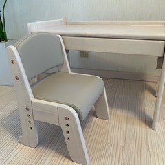 新品未使用　キッズデスクチェアー 天然木の画像