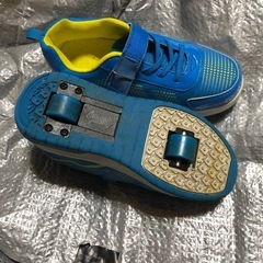 ローラー付きスニーカーの画像