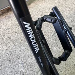 【美品】MINOURA メンテナンススタンド（縦置き・前輪ホルダー付き）の画像