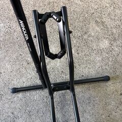 【美品】MINOURA メンテナンススタンド（縦置き・前輪ホルダー付き）の画像