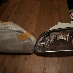 超希少 新品　100系ハイエースワゴン　 純正新品ヘッドライト左右4点セットの画像