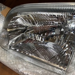 超希少 新品　100系ハイエースワゴン　 純正新品ヘッドライト左右4点セットの画像