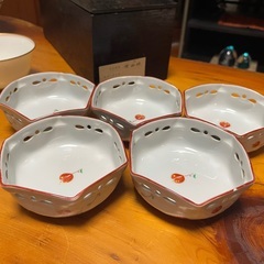 有田焼　☆☆　透かしの小鉢　4コセット＋おまけ　☆☆　の画像