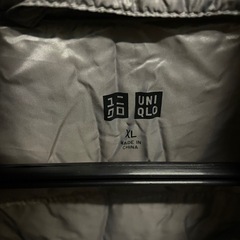 UNIQLO シルバー ダウンベスト XLの画像