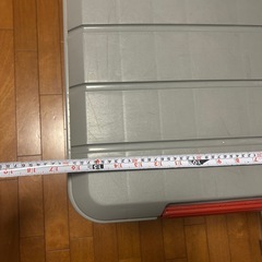 タイヤ付き工具箱入れの画像