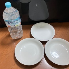 お皿の数々の画像
