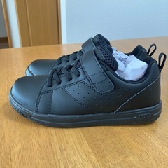 瞬足スニーカー　新品未使　20㎝　2E  の画像