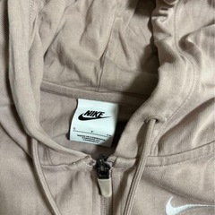 Nike ピンクベージュ　パーカーの画像