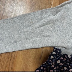 グレー長袖トップスと薄紫　パンツセット　まとめ売り　SLAPSLIP 保育園着　80センチの画像