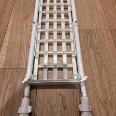 伸縮突っ張り棚の画像