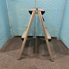 年末セール Ⓜ️商品 　【土日対応】　株式会社日本アルミ　脚立2段　現状渡し の画像