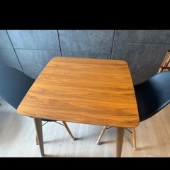 テーブルと椅子のセット3900円の画像