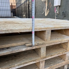 1,000円差し上げますので木製パレット4個持って行って下さい。
の画像