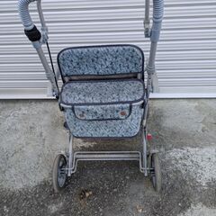 シルバーカー、高齢者買物カートの画像