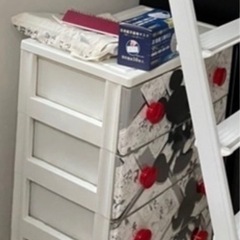 引き出し収納チェストの画像