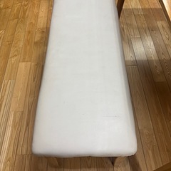 テーブル椅子セットの画像