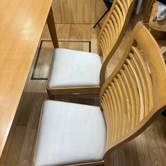 テーブル椅子セットの画像