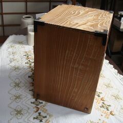 ★民芸調　小物入れ　木製なので、とても雰囲気あります！の画像