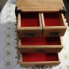 ★民芸調　小物入れ　木製なので、とても雰囲気あります！の画像
