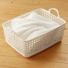 ランドリーバスケット スカンジナビア バスバスケット SCB-7 （ 洗濯かご 脱衣かご ランドリーボックス ミニバスケット 洗濯 スタッキング ランドリーラック 洗濯物入れ 洗濯カゴ 脱衣カゴ 収納 持ち手付き 角型 浅型 日本製 ） 様々な場所で活躍する便利なバスケットの画像