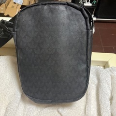 adidasショルダーバッグの画像
