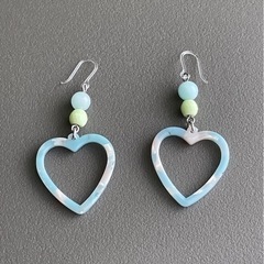 ジェイドハート樹脂ピアス（ブルー）の画像
