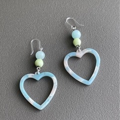 ジェイドハート樹脂ピアス（ブルー）の画像