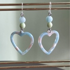 ジェイドハート樹脂ピアス（ブルー）の画像