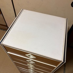 収納棚・10段引き出しの画像