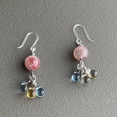 トルマリンとチェコの樹脂ピアスの画像