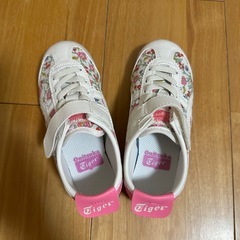 CAMPERとオニツカタイガーの画像